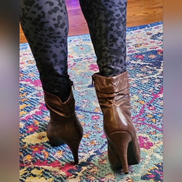 VINTAGE 90S LIKE NEW WORTHINGTON LEATHER BOOTIES SZ 10 lot 0007. - Picture 8 of 10